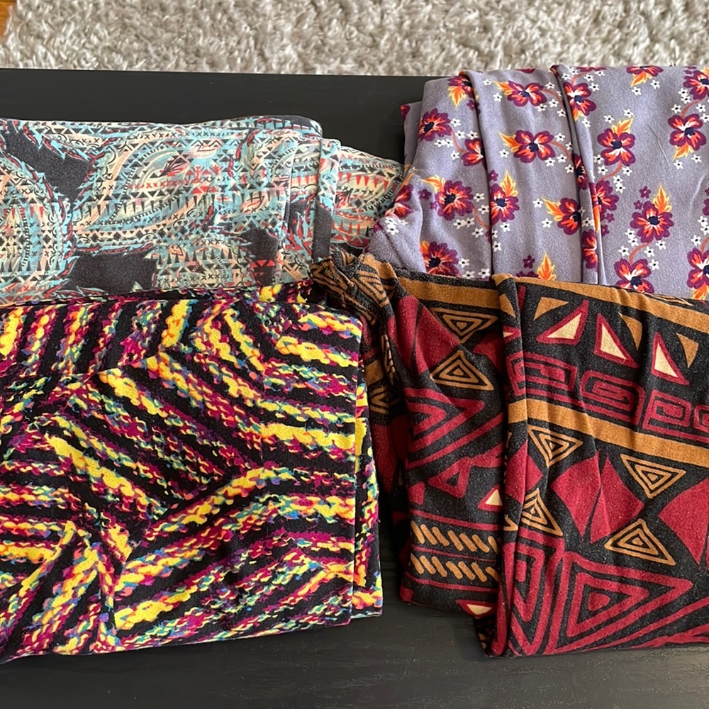 Talk and Curvy Lularoe leggings